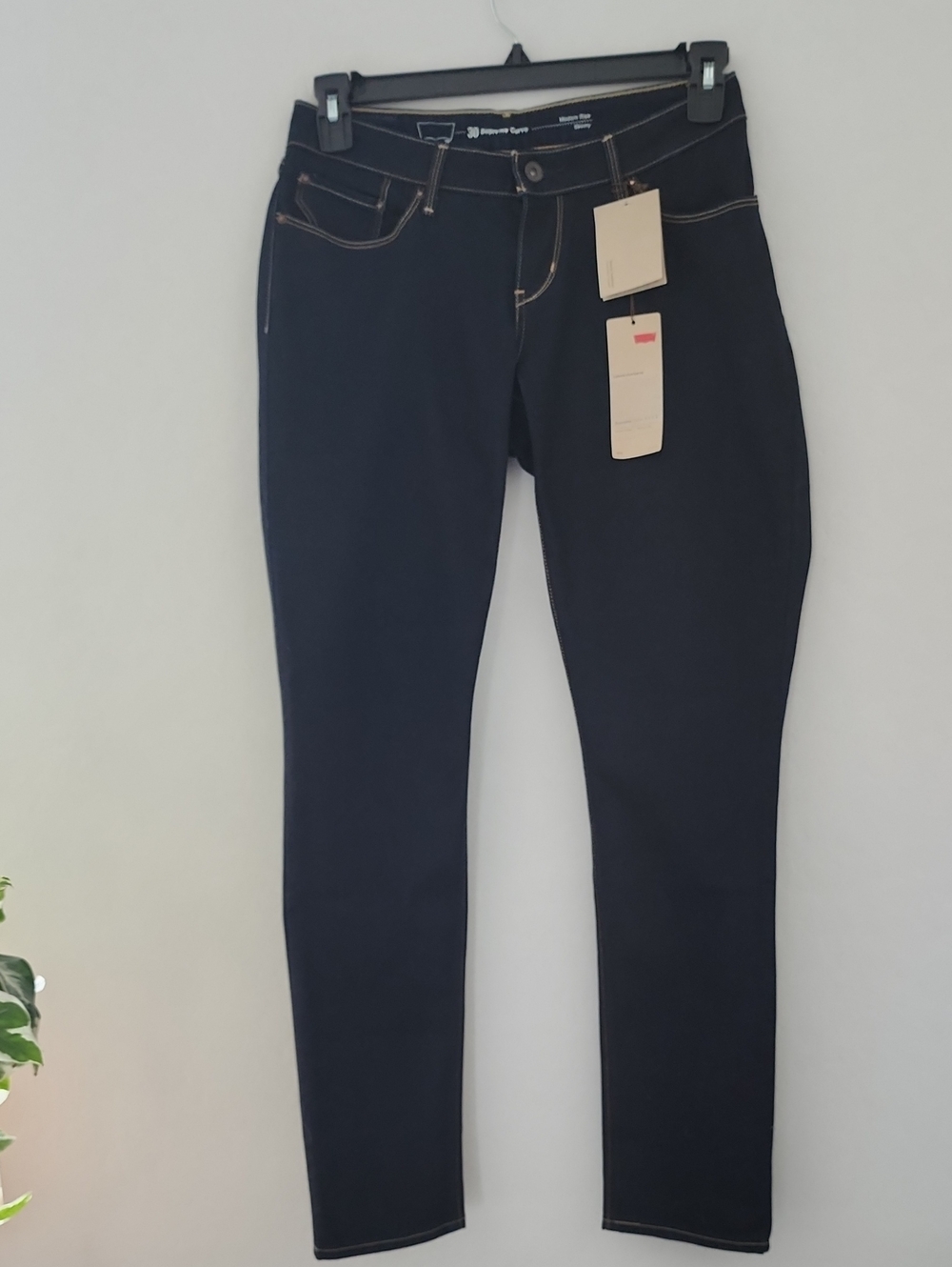 Levi's Women's Black Skinny Jeans with Contrast Stitching